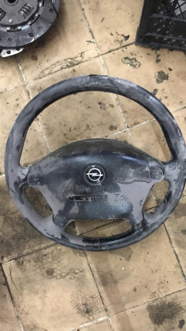 руль Opel Omega B (1994 - 1999), 2.0 л. - фото №1