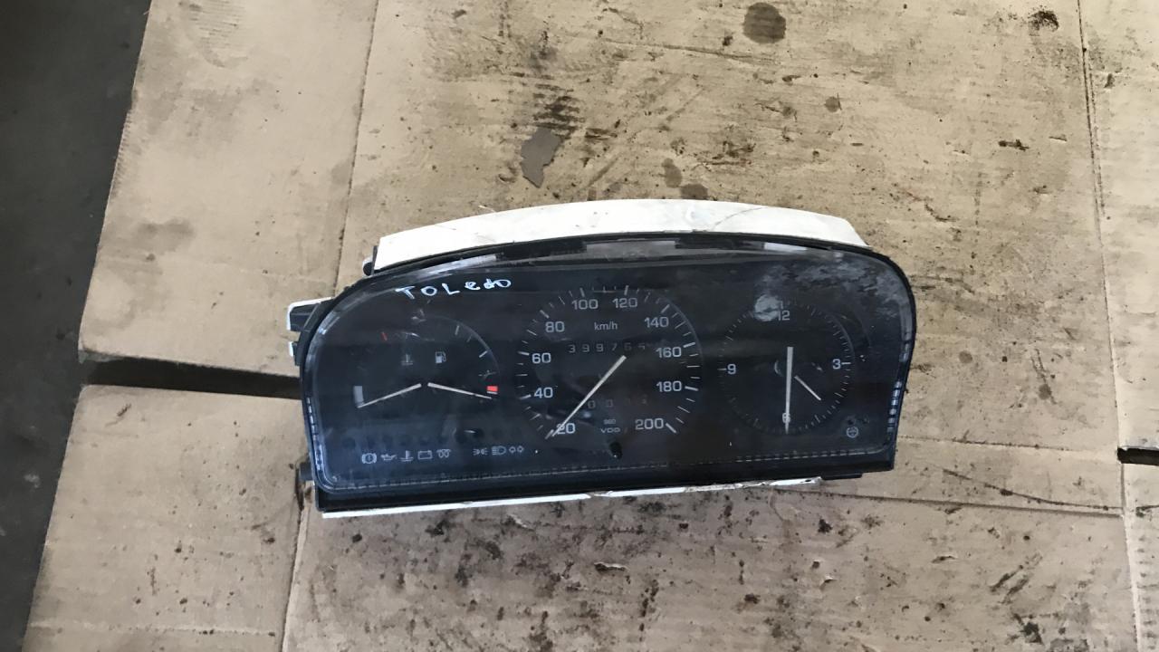 щиток приборов (приборная панель) SEAT Toledo 1 поколение (1991 - 1999), дизель - фото №1