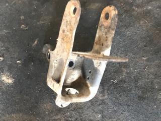 кронштейн (крепление) Ford Mondeo 2 поколение (1996 - 2000), 1.8 л., дизель