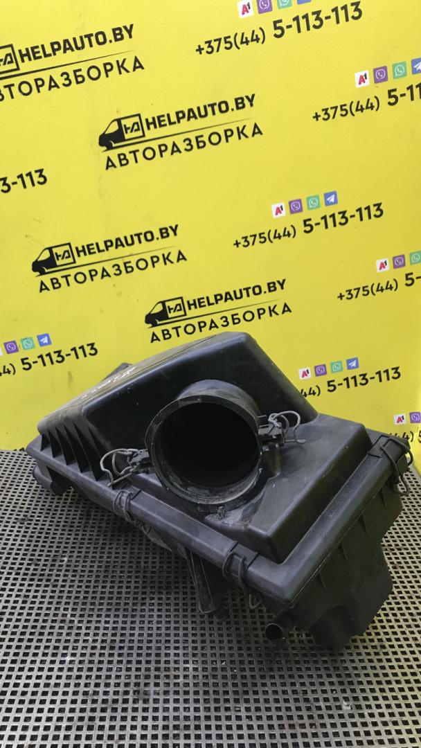 корпус воздушного фильтра Ford Mondeo 1 поколение (1993 - 1996), 1.8 л., бензин, универсал - фото №1