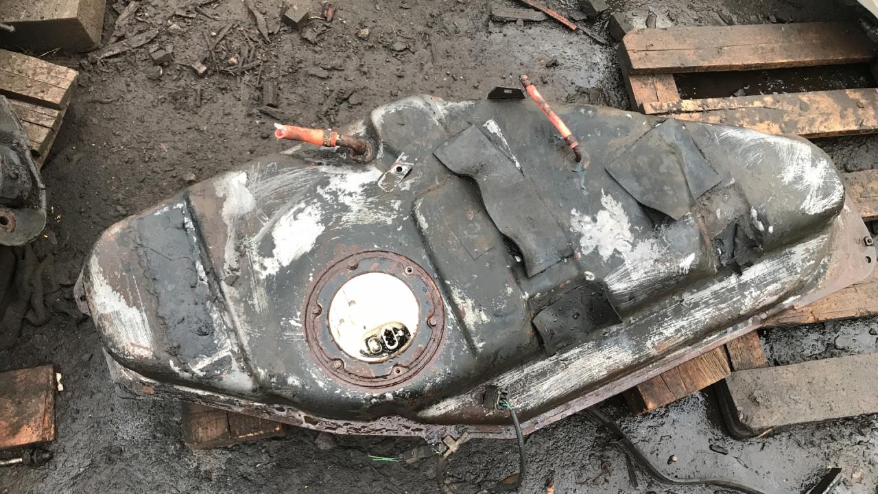 бак топливный Nissan Serena C24 (1999 - 2001), 2.3 л., дизель - фото №1