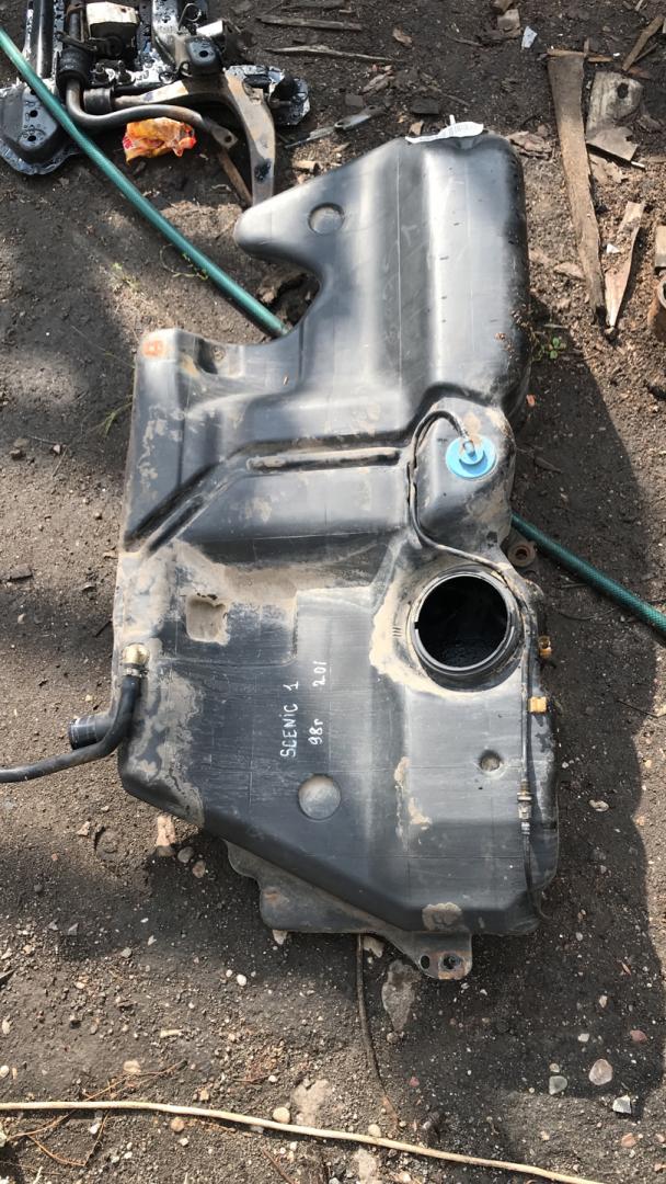 бак топливный Renault Scenic 1 поколение (1996 - 1999), 2.0 л., бензин - фото №1