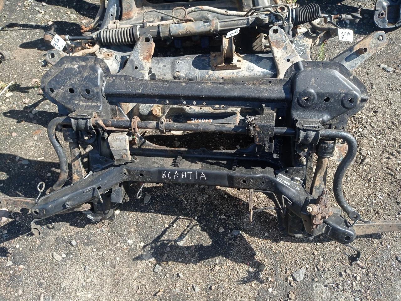 балка подвески передняя (подрамник) Citroen Xantia 1 поколение (1992 - 1998), 1.8 л., бензин - фото №1