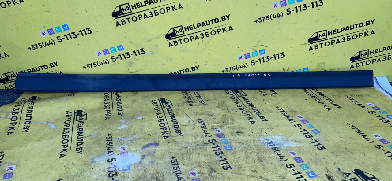 молдинг двери передней правой Volkswagen Golf 3 поколение 1995, 1.9 л., D, 1Z, дизель, МКПП, хетчбэк 5 дв., передний привод - фото №1