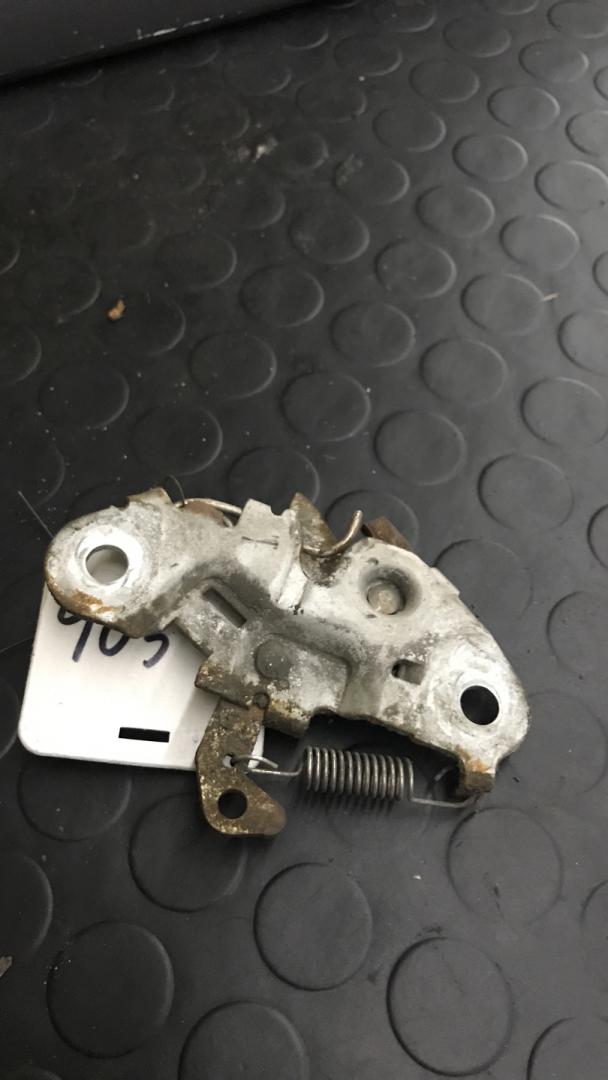 замок капота Peugeot 405 1 поколение (1987 - 1996), 1.9 л., TDi, дизель, МКПП, универсал, передний привод - фото №1