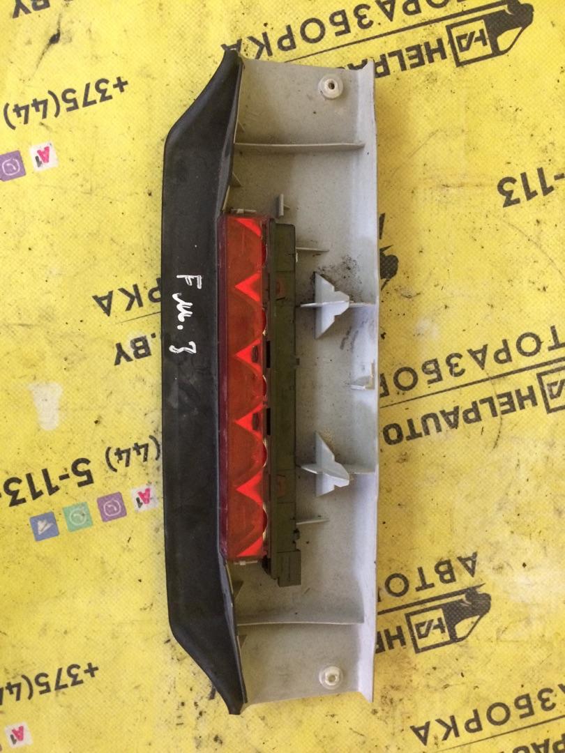 дополнительный стоп-сигнал Ford Mondeo 3 поколение (2000 - 2003), 1.8 л., дизель, универсал - фото №1