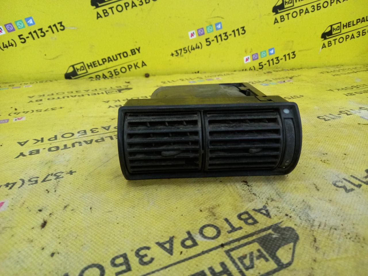 дефлектор обдува салона Audi 100 4A/C4 1992, 2.3 л., бензин, МКПП, седан, передний привод - фото №1