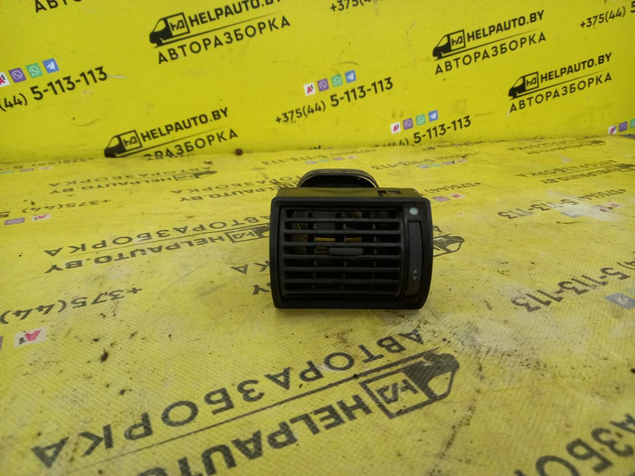 дефлектор обдува салона Audi 100 4A/C4 1992, 2.3 л., бензин, МКПП, седан, передний привод - фото №1