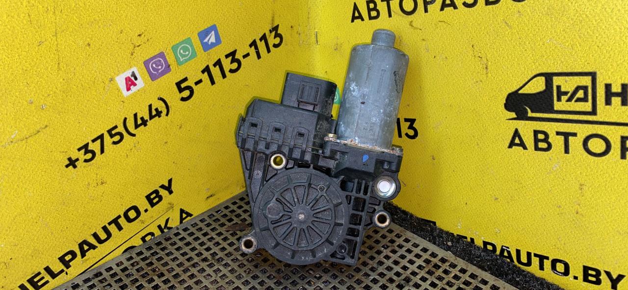 моторчик стеклоподъемника передний левый Audi 100 4A/C4 1992, 2.3 л., i, бензин, МКПП, седан, передний привод, NF - фото №1