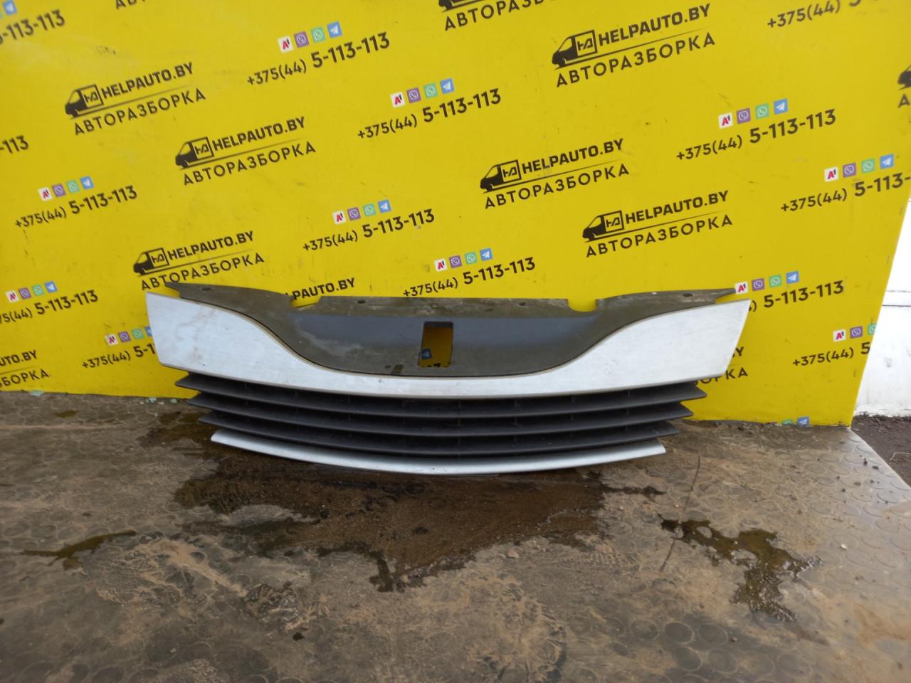 решетка радиатора Renault Laguna 2 поколение 2002 - фото №1