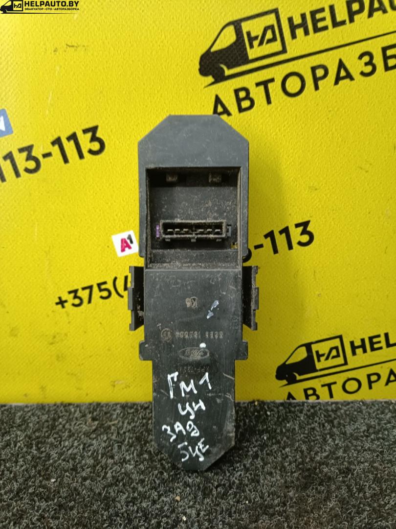 панель заднего правого фонаря Ford Mondeo 1 поколение 1994, 1.8 л., i, бензин, МКПП, универсал, передний привод, RKA - фото №1