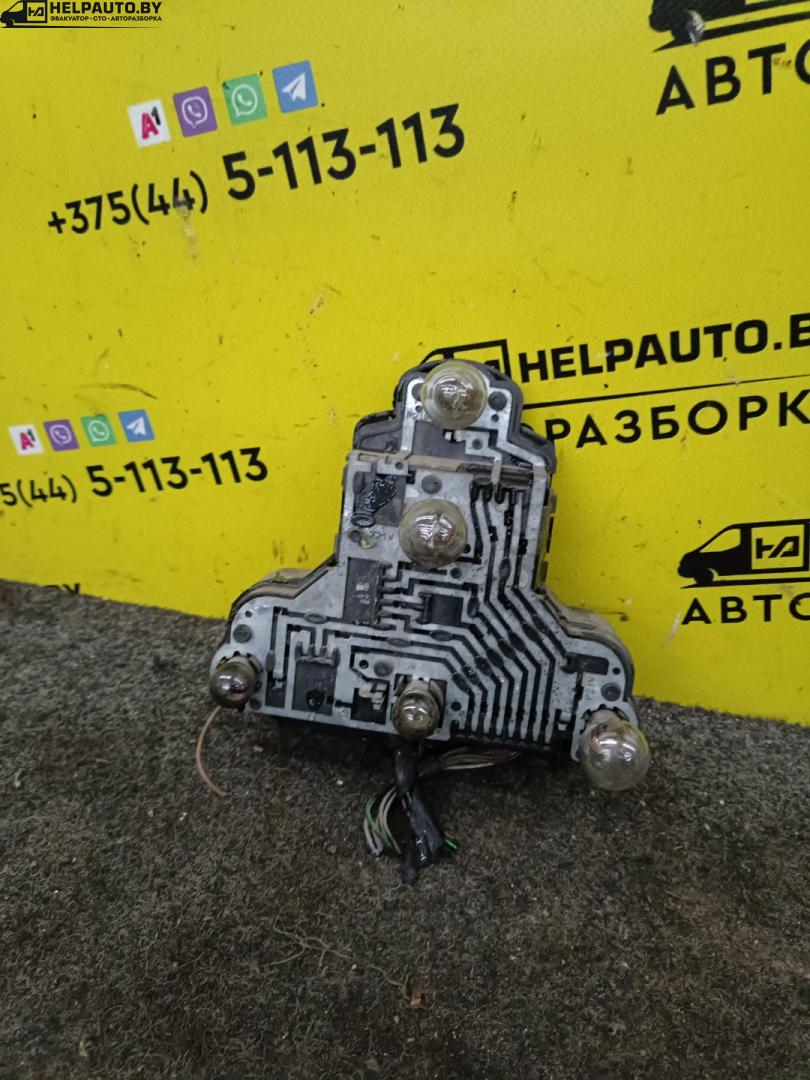 панель заднего правого фонаря Volkswagen Golf 3 поколение 1993, 1.4 л., i, бензин, МКПП, хетчбэк 5 дв., передний привод, ABD, MONO - фото №1