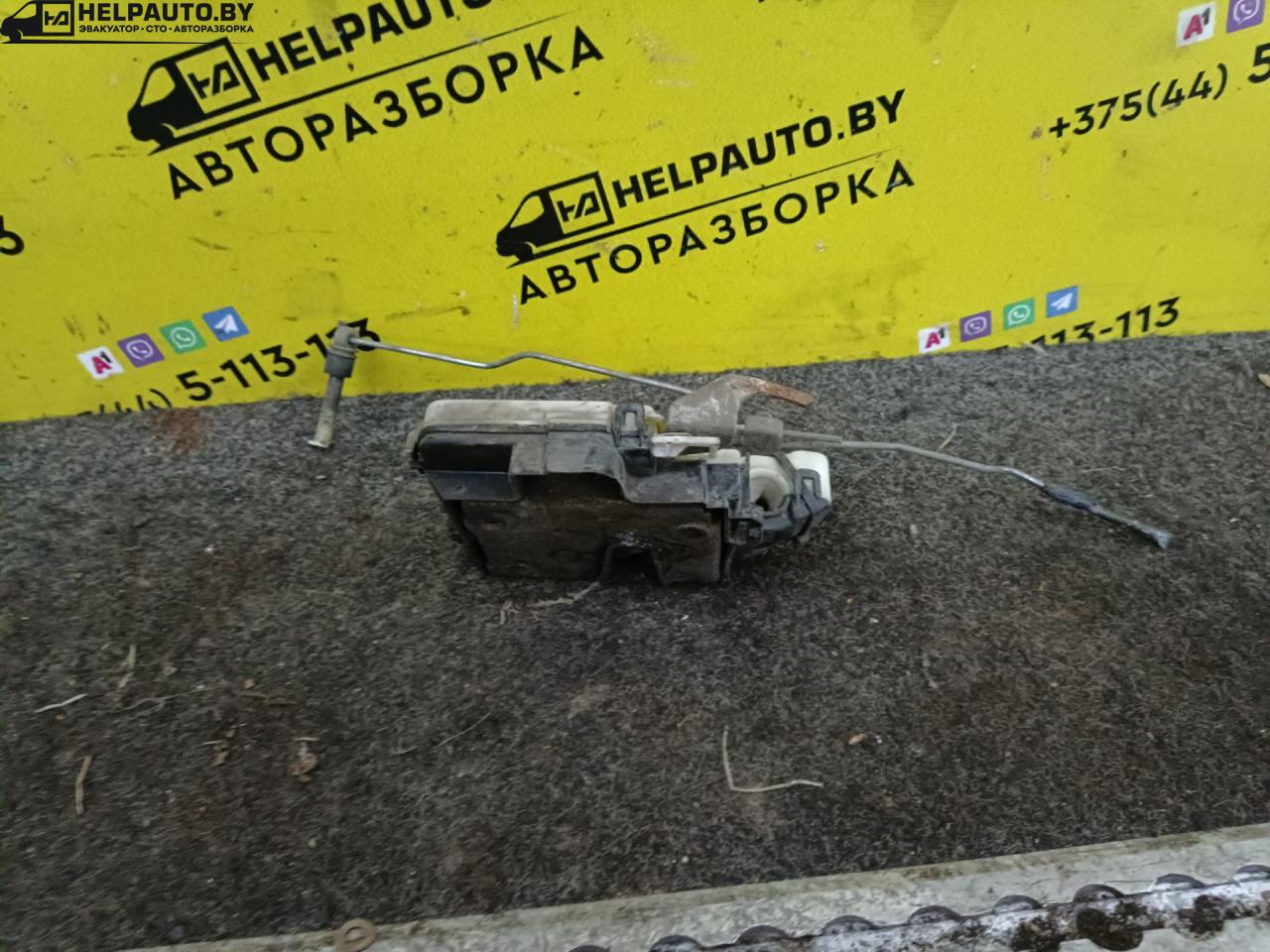 замок двери передней правой Volkswagen Vento 1 поколение 1994, 1.8 л., i, бензин, МКПП, седан, передний привод - фото №1