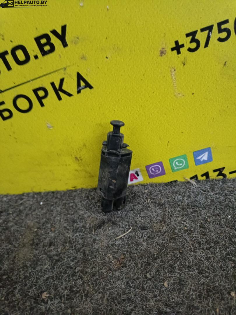 Датчик педали тормоза (лягушка) Volkswagen Vento 1 поколение 1994, 1.8 л., i, бензин, МКПП, седан, передний привод - фото №1