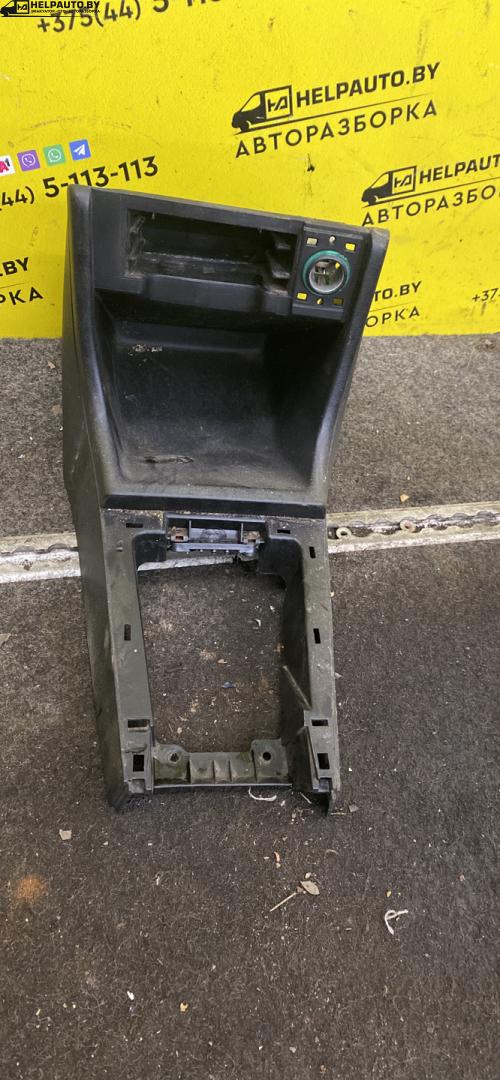 консоль салона Volkswagen Passat B3 1991, 1.8 л., бензин, МКПП, универсал, передний привод - фото №1