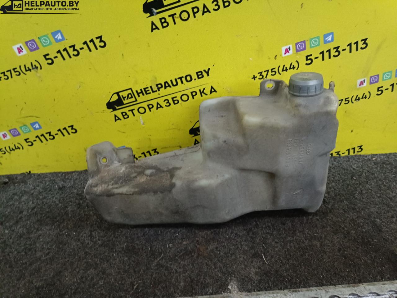 бачок омывателя Audi 80 8C/B4 1991, 2.0 л., i, бензин, МКПП, седан, передний привод - фото №1