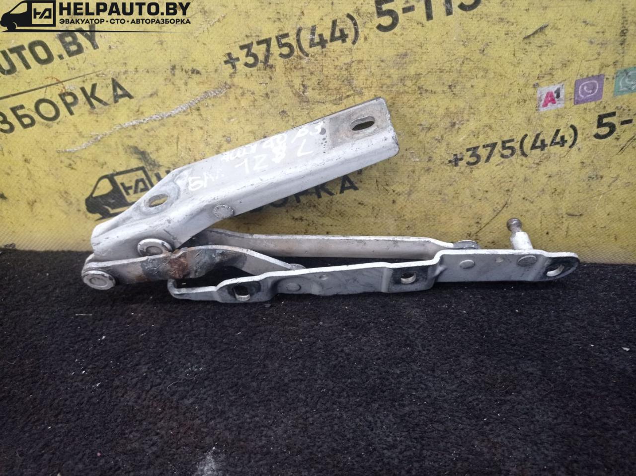 петля крышки багажника Audi 80 8C/B4 1991, 2.0 л., i, бензин, МКПП, седан, передний привод - фото №1