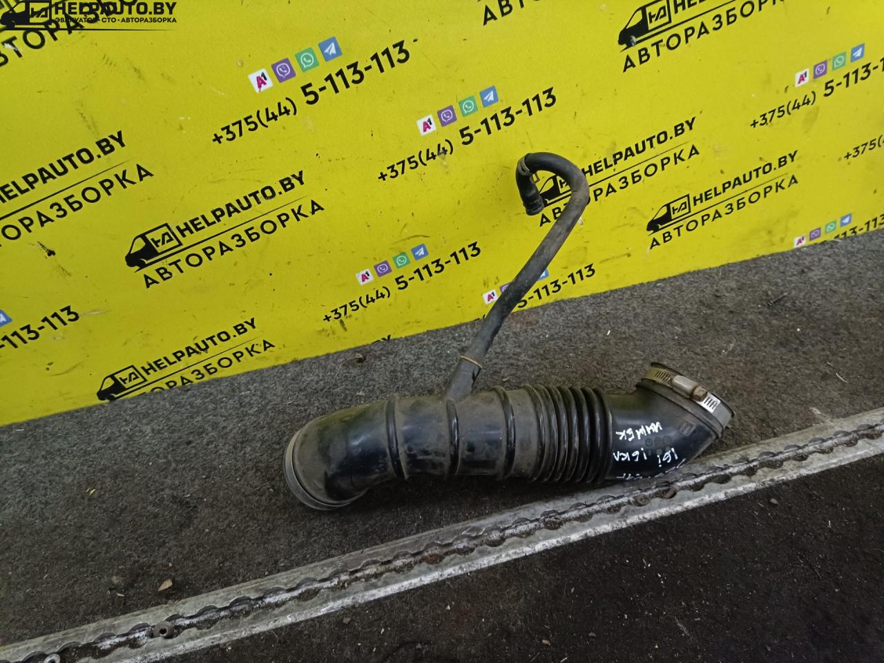 воздуховод Mazda 323F BG 1991, 1.6 л., i, бензин, МКПП, хетчбэк 5 дв., передний привод - фото №1