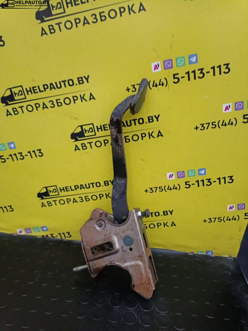 педаль сцепления Nissan Primera P11 1998, 1.6 л., i, бензин, МКПП, хетчбэк 5 дв., передний привод - фото №1