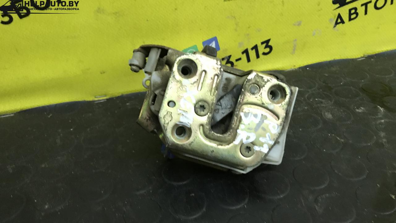 замок двери задней правой Nissan Primera P11 1998, 1.6 л., i, бензин, МКПП, хетчбэк 5 дв., передний привод, GA16 - фото №1
