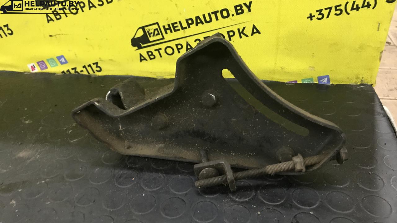 кронштейн (крепление) Renault Safrane 1 поколение (1992 - 1996), 2.2 л., бензин, МКПП, синий, хетчбэк 5 дв., J7T - фото №1