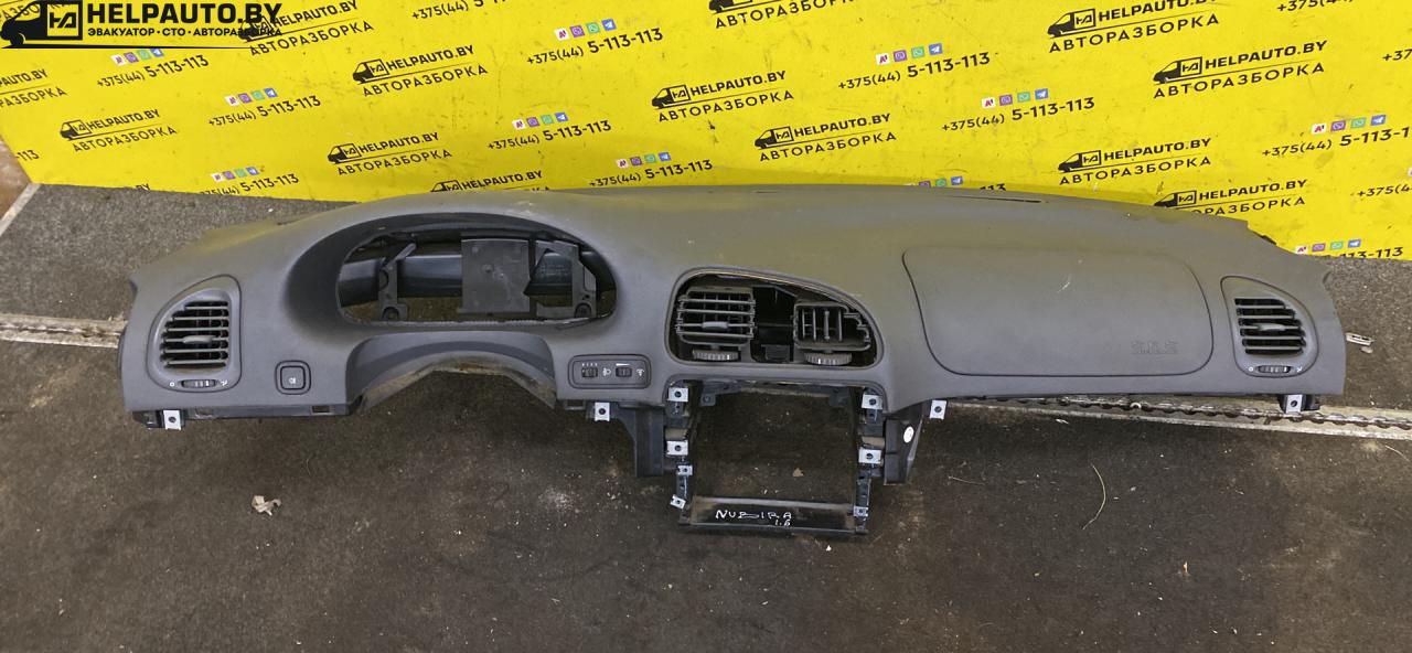 панель передняя салона (торпедо) Daewoo Nubira J100 1998, 1.6 л., i, бензин, МКПП, хетчбэк 5 дв., передний привод, A16DMS - фото №1