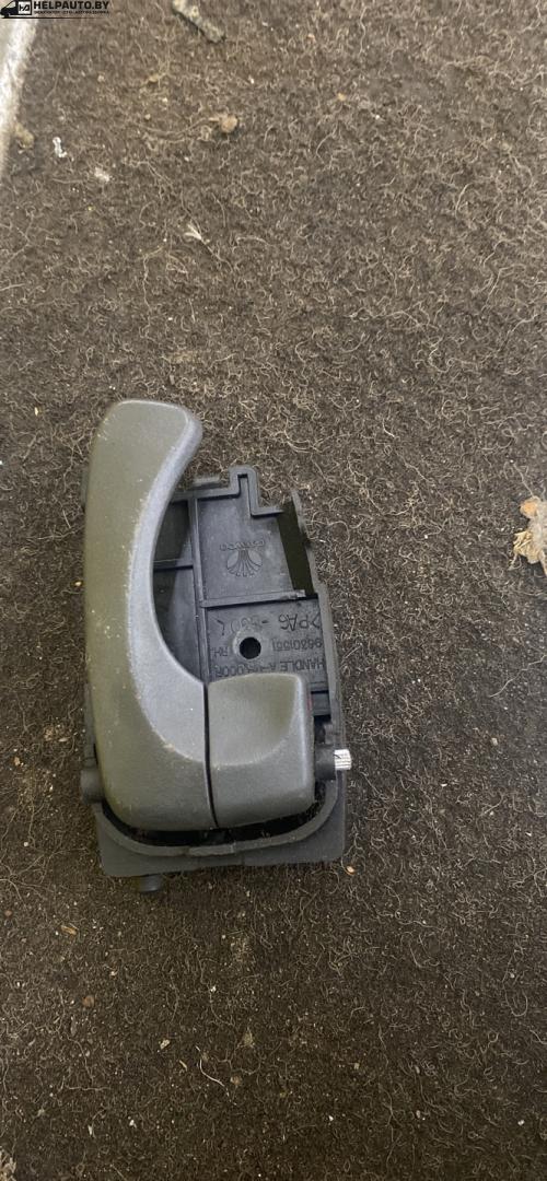 ручка внутренняя передняя правая Daewoo Nubira J100 1998, 1.6 л., i, бензин, МКПП, хетчбэк 5 дв., передний привод, A16DMS - фото №1