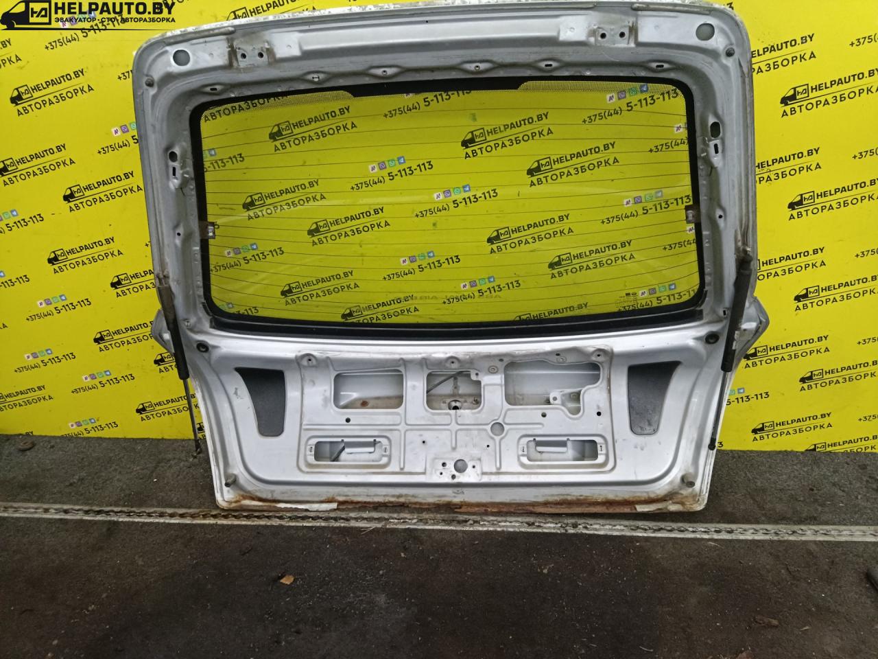 стекло заднее Daewoo Nubira J100 1998, 1.6 л., i, бензин, МКПП, хетчбэк 5 дв., передний привод, A16DMS - фото №1
