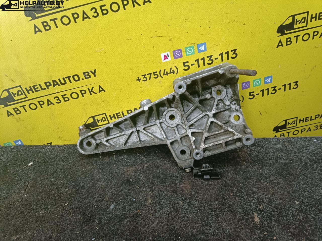 кронштейн двигателя Renault Safrane 1 поколение (1992 - 1996), 2.2 л., бензин, МКПП, синий, хетчбэк 5 дв., J7T, T762 - фото №1