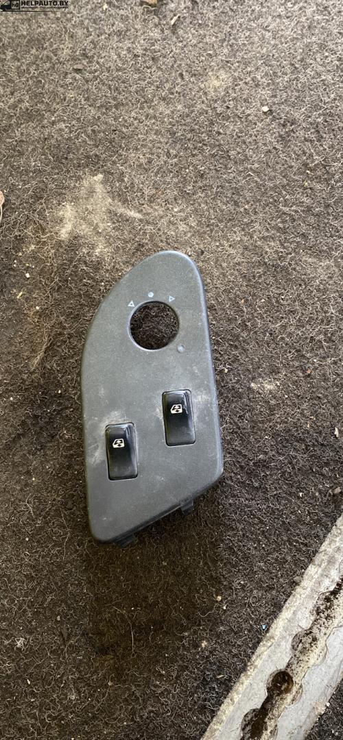 блок управления стеклоподъемниками Renault Safrane 1 поколение 1996, 2.2 л., дизель, хетчбэк 5 дв. - фото №1