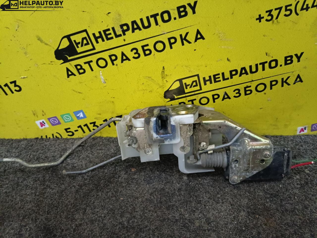 замок двери передней правой Mazda 323F BA 1997, 1.8 л., бензин, МКПП, хетчбэк 5 дв., передний привод - фото №1