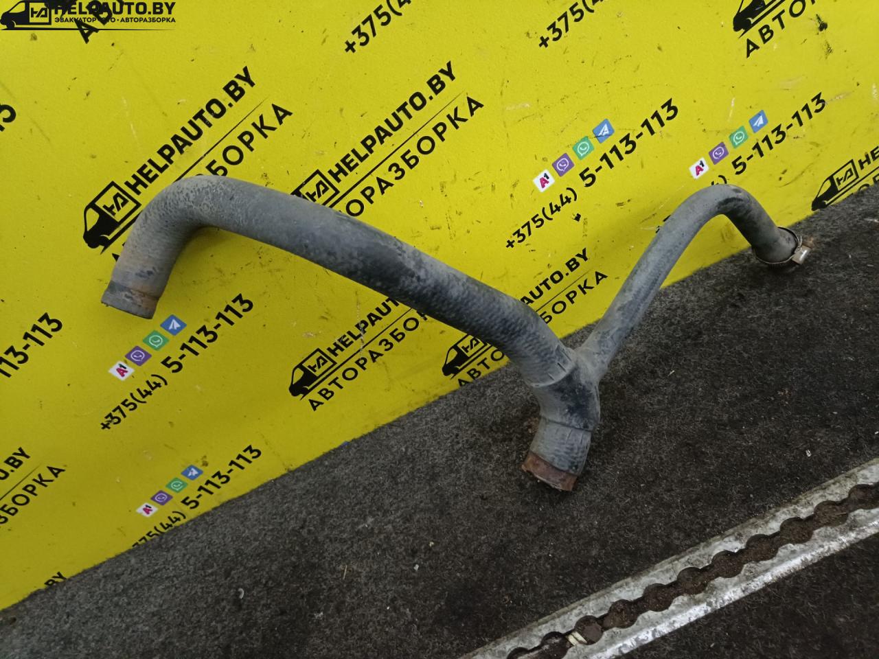 патрубок радиатора Mercedes-Benz E-Класс W124 1987, 2.3 л., бензин, МКПП, седан, задний привод, M102 - фото №1