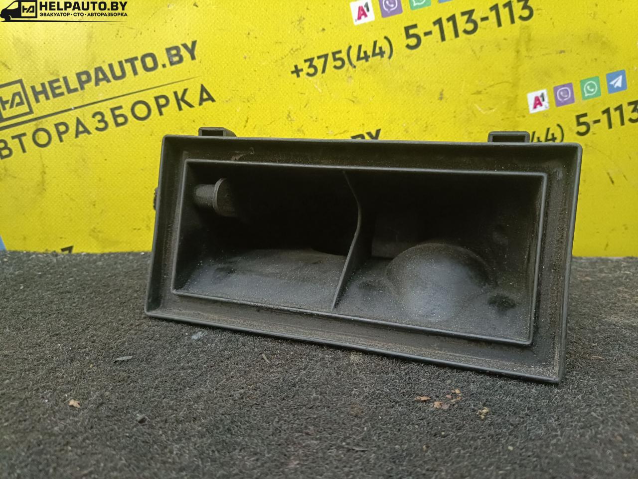 воздухозаборник Volkswagen Passat B3 1990, 1.8 л., i, бензин, МКПП, универсал, передний привод - фото №1
