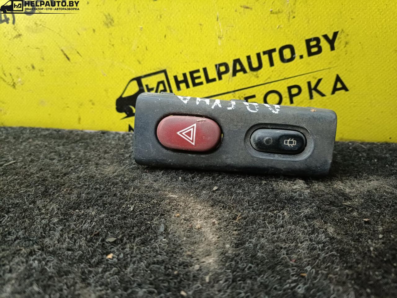 кнопка аварийной сигнализации Renault Laguna 1 поколение 1996, 1.8 л., бензин, МКПП, хетчбэк 5 дв., передний привод, F3P - фото №1
