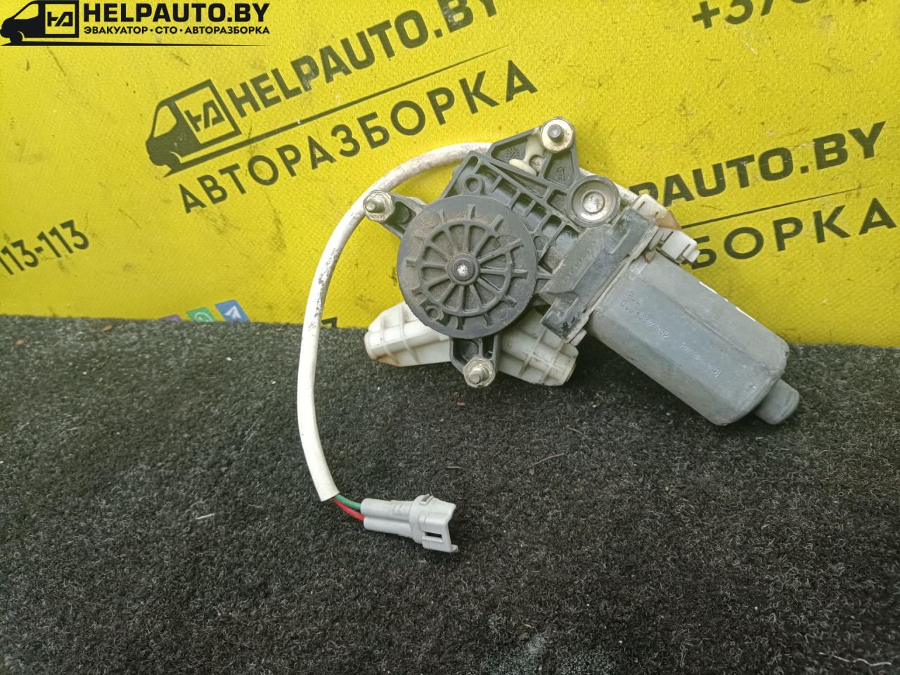 моторчик стеклоподъемника задний левый Toyota Carina E 1 поколение 1997, 1.8 л., бензин, МКПП, хетчбэк 5 дв., передний привод, 7A-FE - фото №1