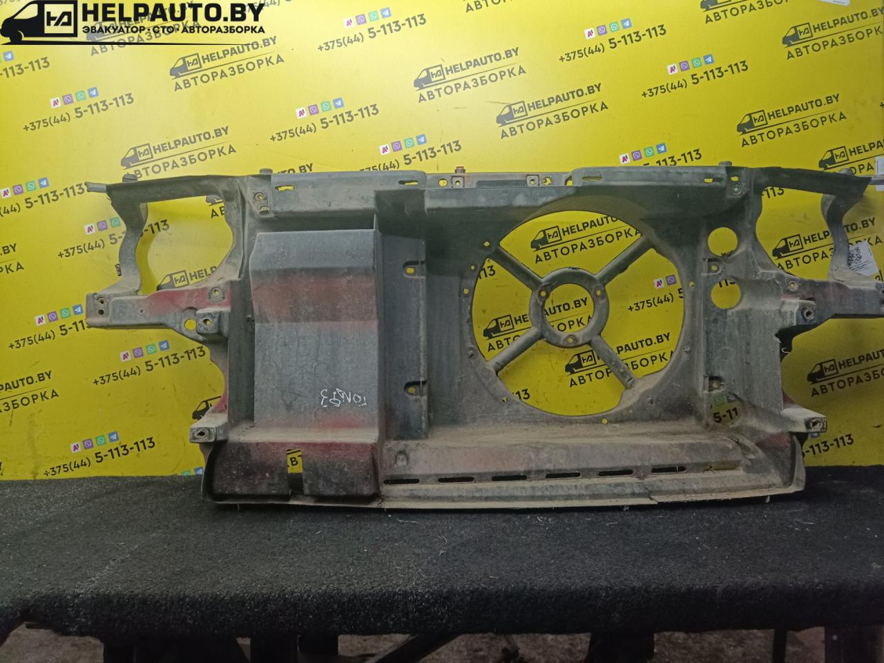 передняя панель крепления облицовки (телевизор) Volkswagen Golf 3 поколение 1994, 1.4 л., бензин, МКПП, купе, передний привод, ABD - фото №1