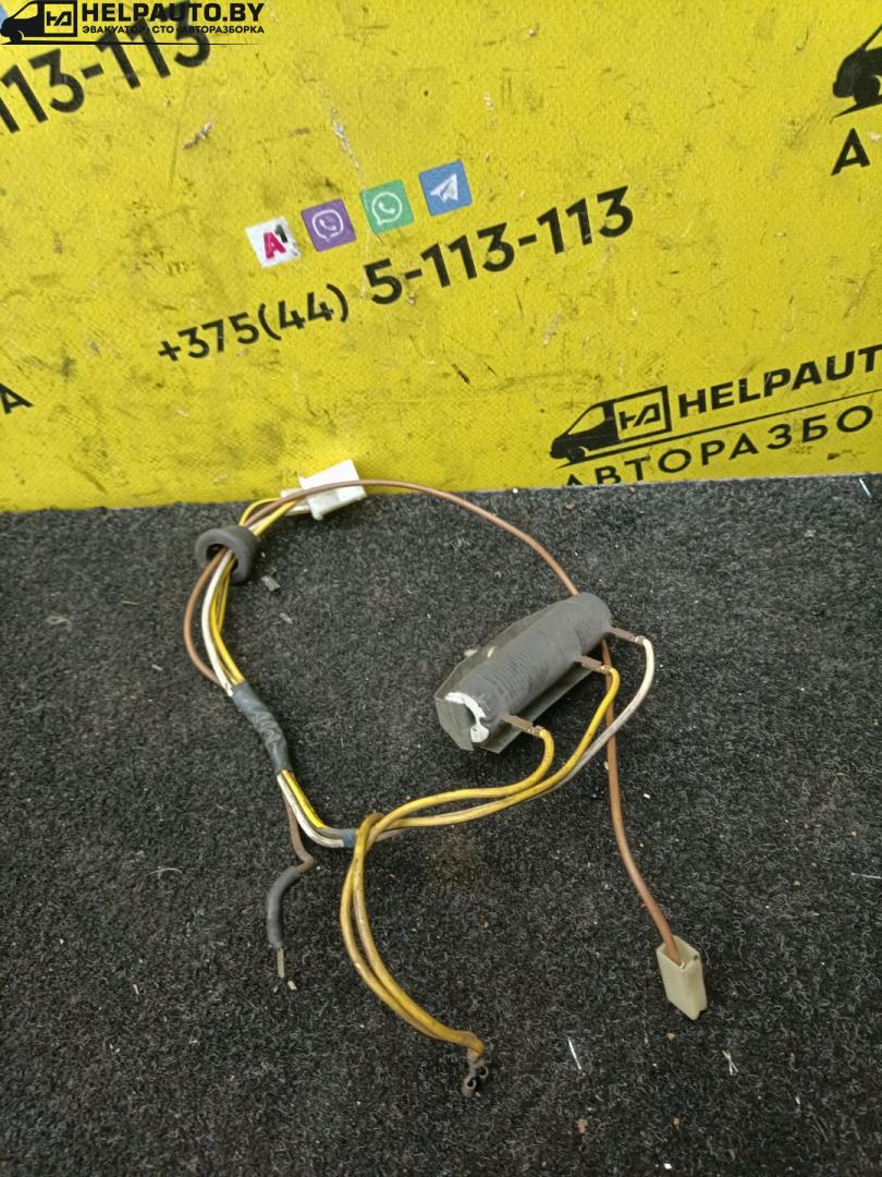 сопротивление печки Volkswagen Passat B2 1986, 1.6 л., karb., бензин, МКПП, универсал, передний привод, 056103373F - фото №1