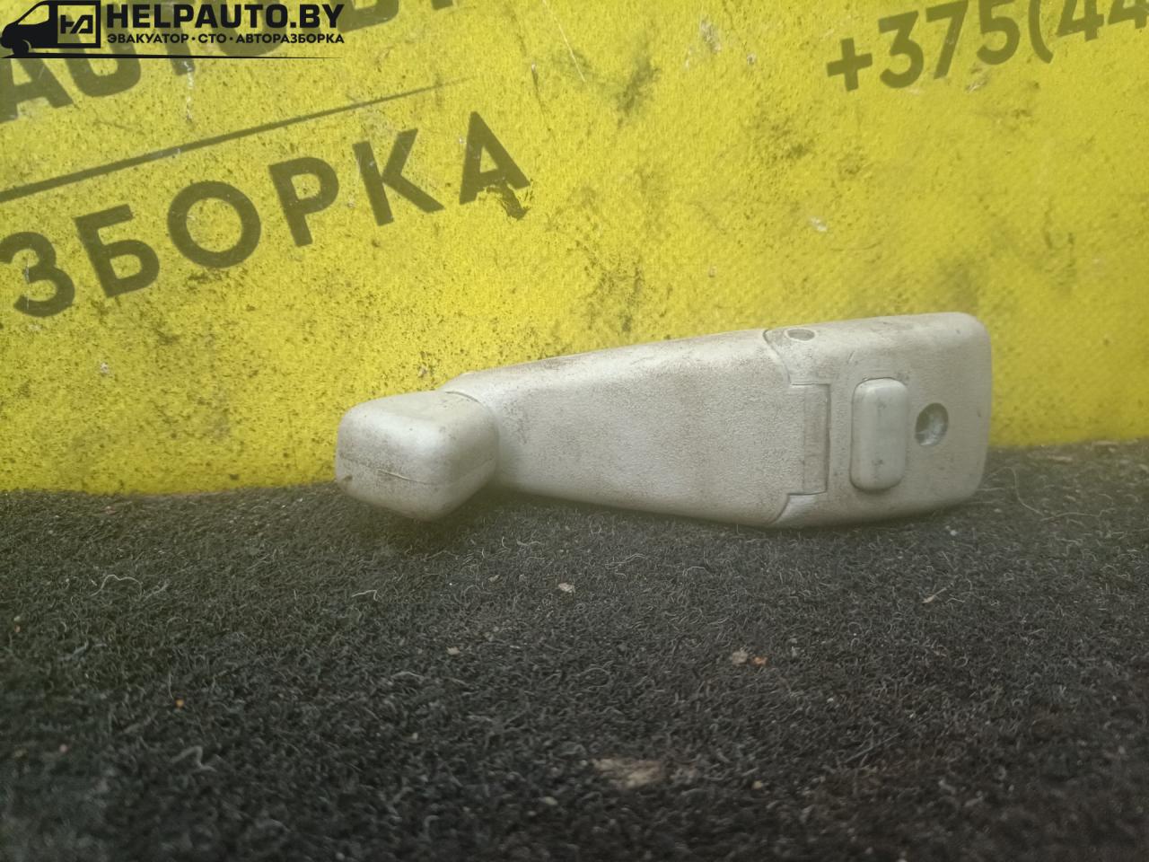 кнопка открывания люка Audi 100 С3 1986, 1.8 л., karb., бензин, МКПП, седан, передний привод - фото №1