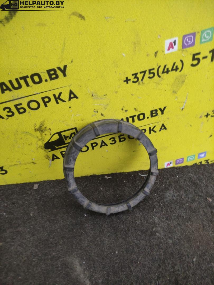 гайка топливного насоса Volkswagen Passat B2 1986, 1.6 л., бензин, МКПП, универсал, передний привод - фото №1