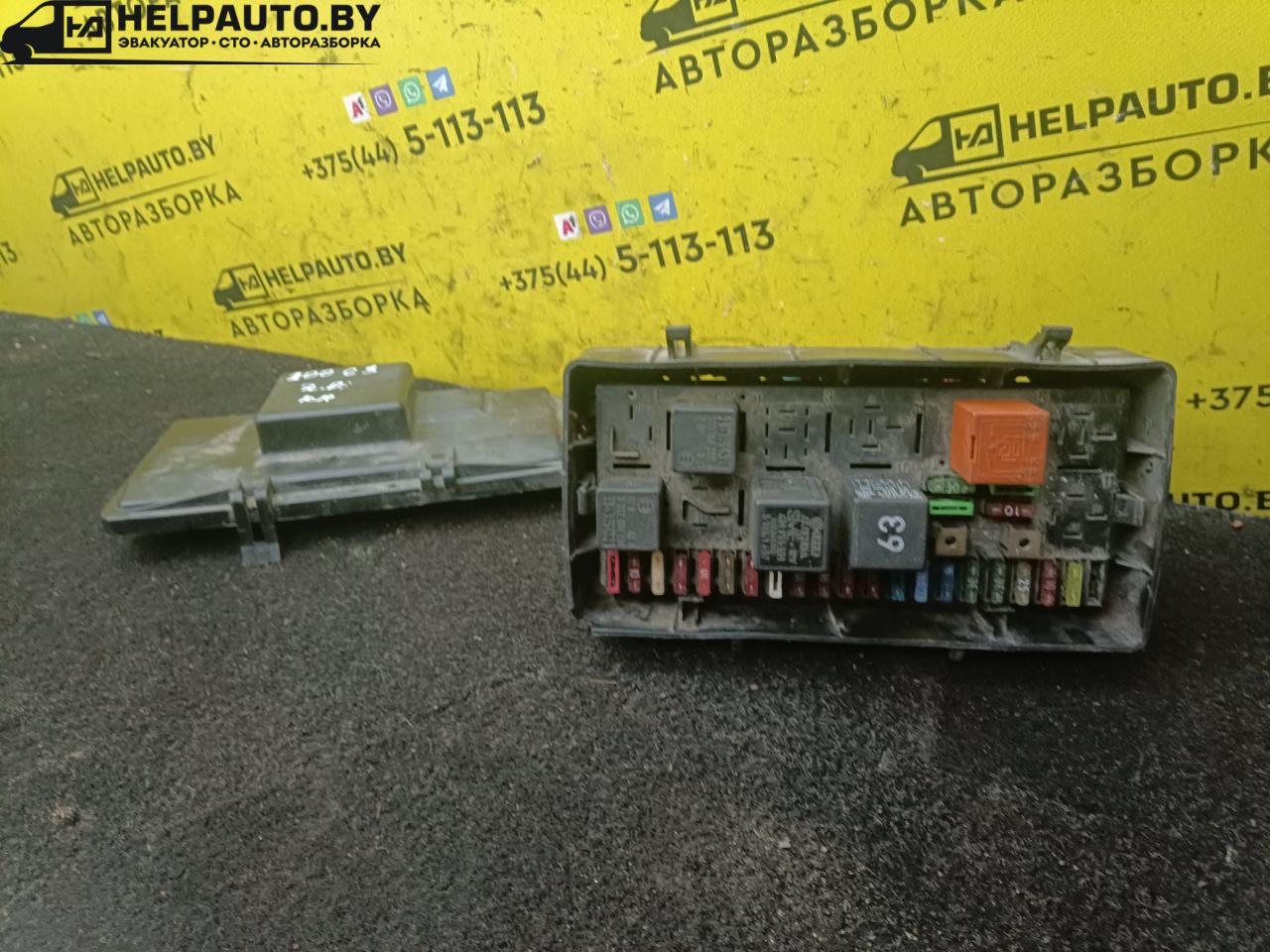 блок предохранителей Audi 100 С3 1986, 2.0 л., i, бензин, МКПП, седан, передний привод, KP - фото №1