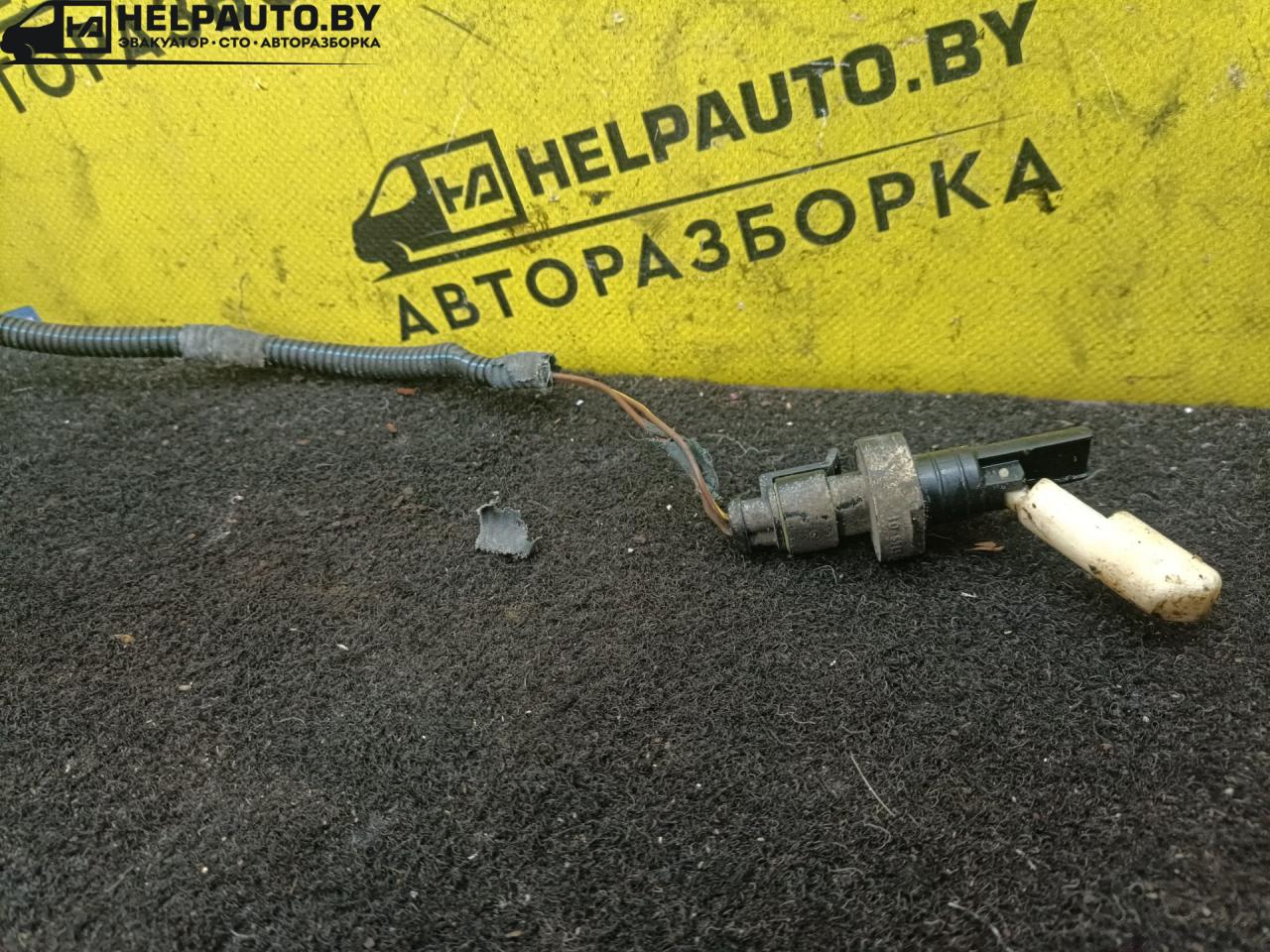 датчик уровня омывающей жидкости Opel Omega B (1994 - 1999), 2.0 л., бензин, МКПП, седан, X20XEV - фото №1