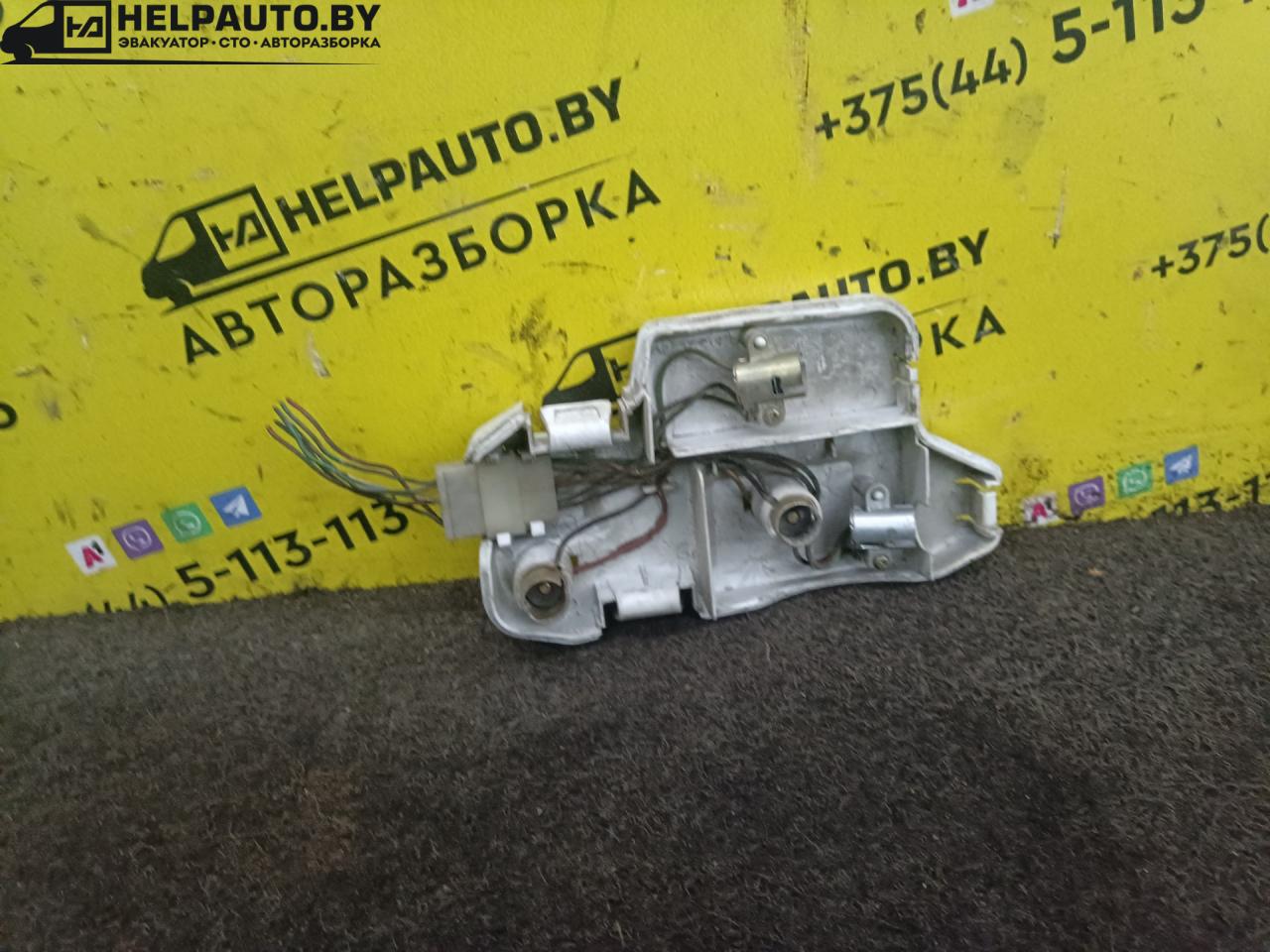 панель заднего правого фонаря Mazda 626 3 поколение 1990, 2.0 л., i, бензин, МКПП, хетчбэк 5 дв., передний привод - фото №1