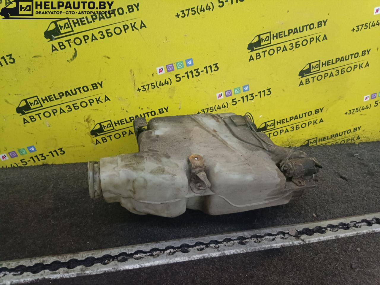бачок омывателя Mazda 626 3 поколение 1990, 2.0 л., i, бензин, МКПП, хетчбэк 5 дв., передний привод - фото №1