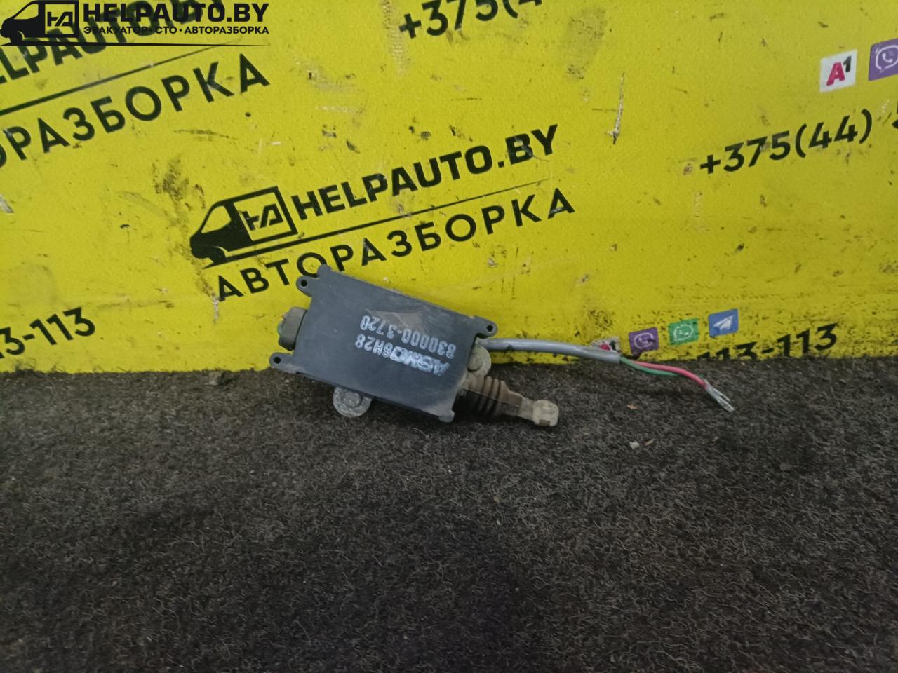 активатор (привод) замка двери Mazda 626 3 поколение 1990, 2.0 л., бензин, МКПП, хетчбэк 5 дв., передний привод - фото №1
