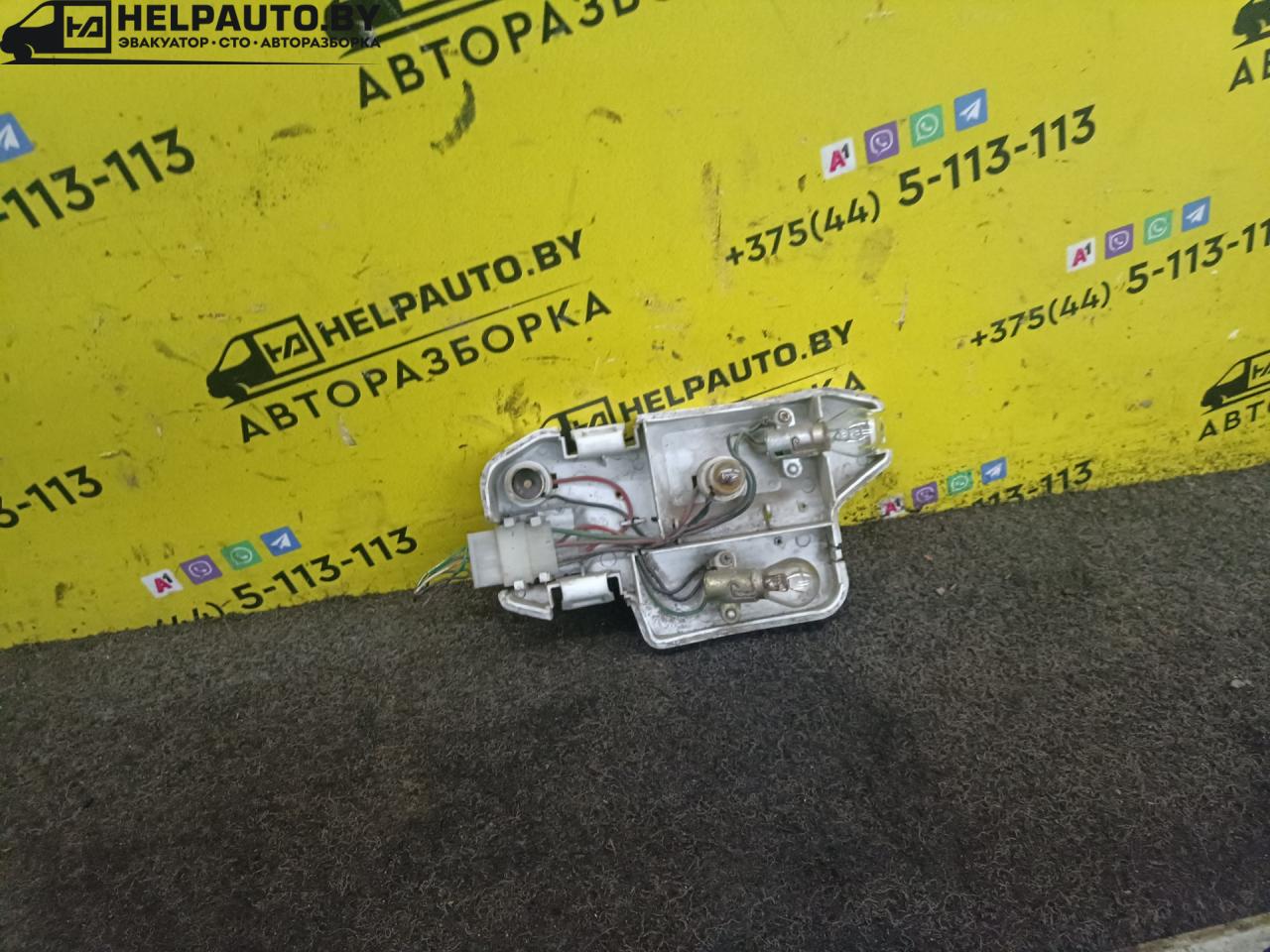 панель заднего правого фонаря Mazda 626 3 поколение 1990, 2.0 л., i, бензин, МКПП, хетчбэк 5 дв., передний привод - фото №1