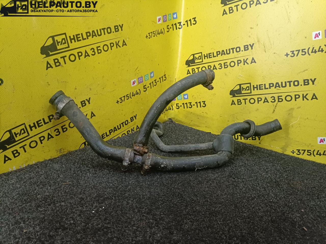 патрубок радиатора Mercedes-Benz E-Класс W124 1989, 2.0 л., i, бензин, МКПП, седан, задний привод - фото №1