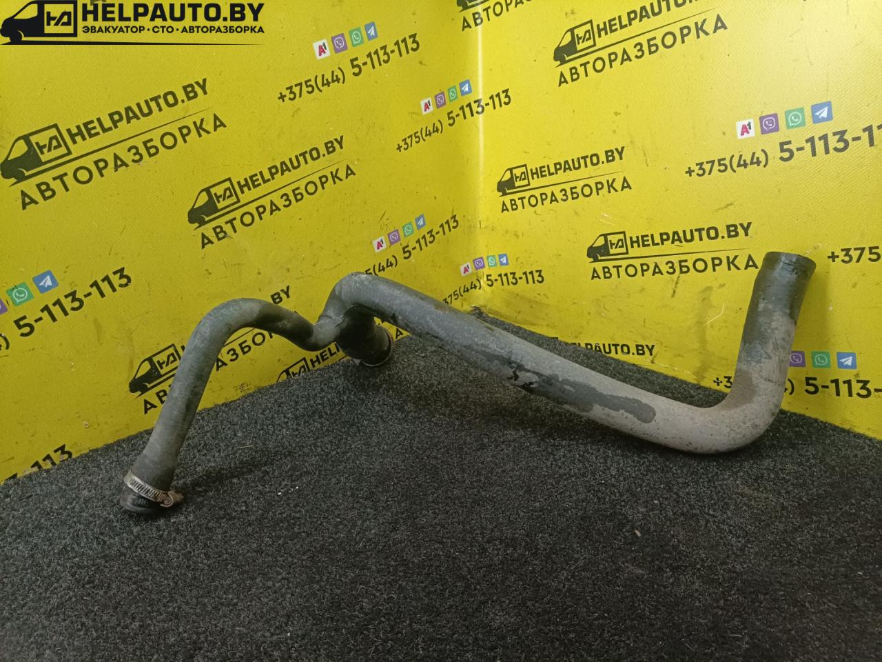 патрубок радиатора Mercedes-Benz E-Класс W124 1989, 2.0 л., i, бензин, МКПП, седан, задний привод - фото №1