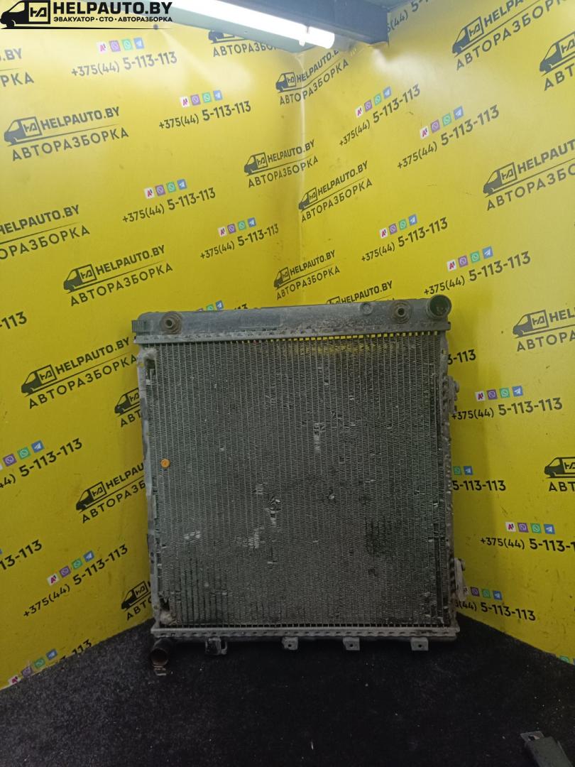 радиатор (основной) Mercedes-Benz E-Класс W124 1989, 2.0 л., бензин, МКПП, седан, задний привод - фото №1