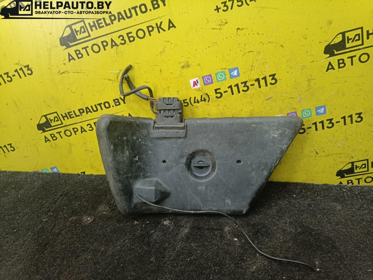 панель заднего правого фонаря Mercedes-Benz E-Класс W124 1989, 2.0 л., i, бензин, МКПП, седан, задний привод - фото №1