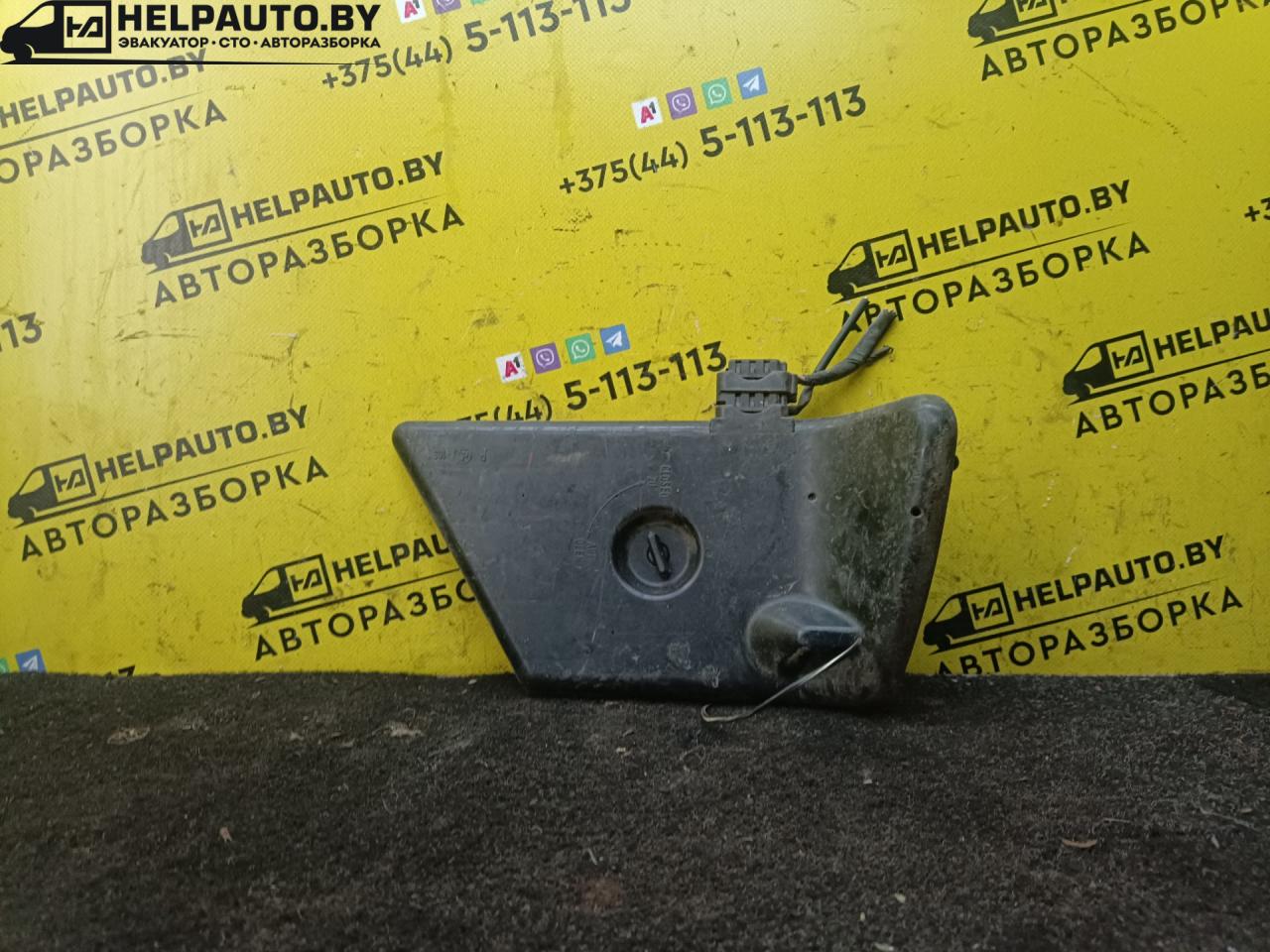 панель заднего правого фонаря Mercedes-Benz E-Класс W124 1989, 2.0 л., i, бензин, МКПП, седан, задний привод - фото №1